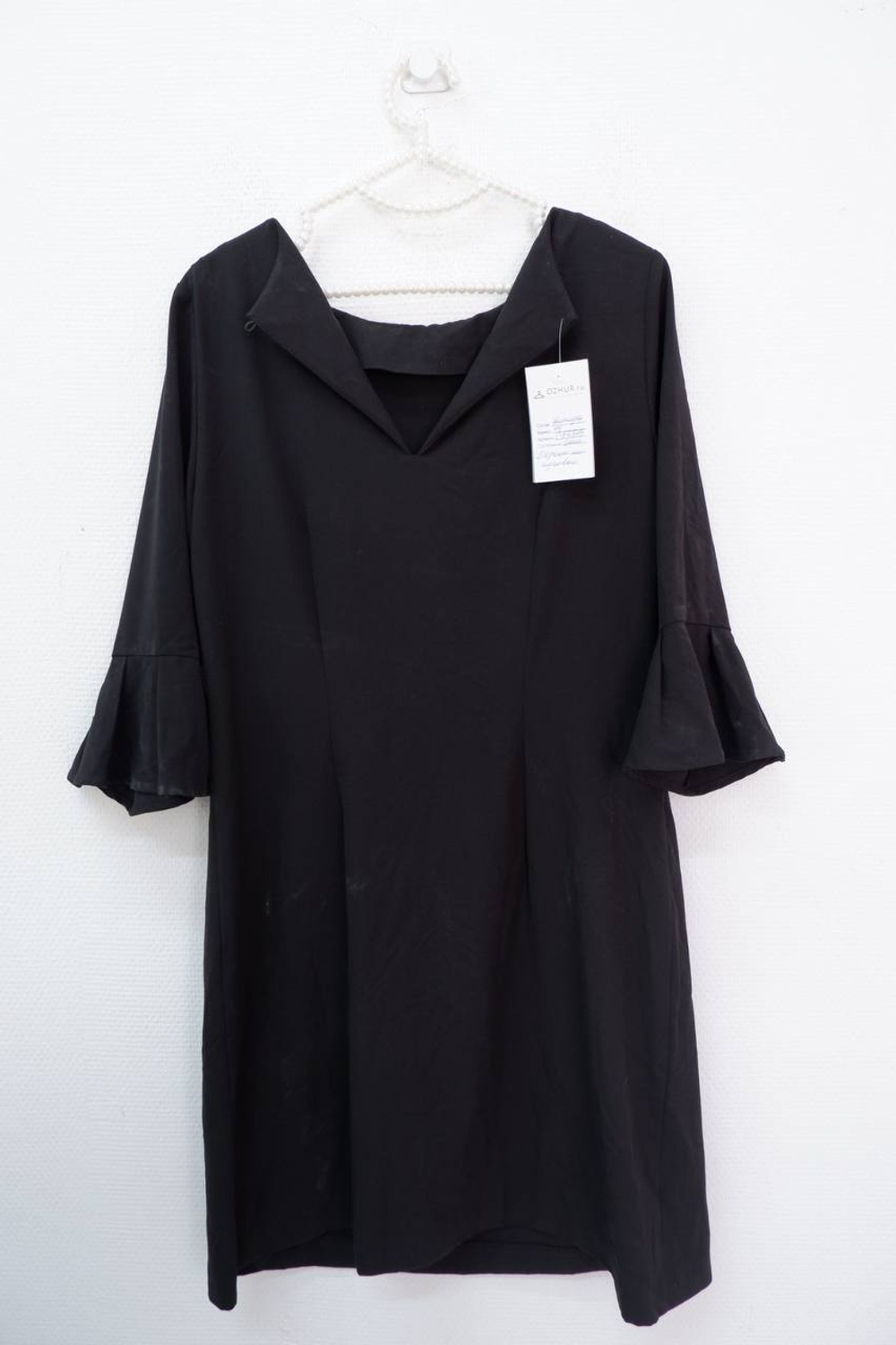 Платье черное с рукавами-клеш 44 размер