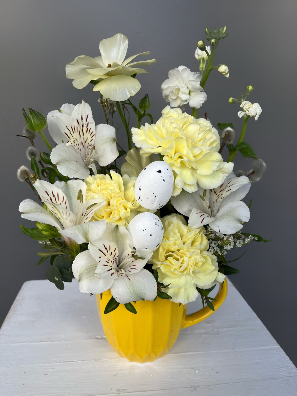 Композиция в керамической кружке