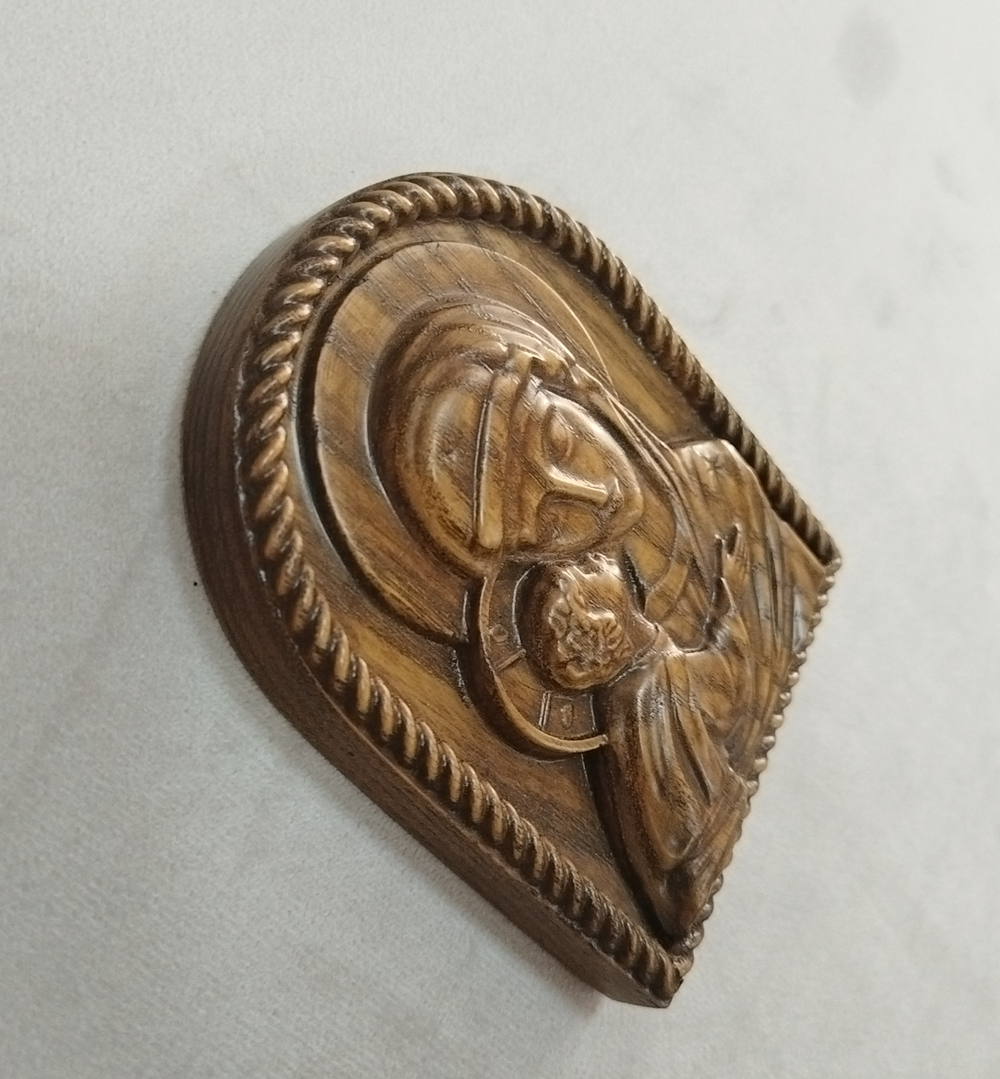 Деревянная икона Пресвятой Богородицы