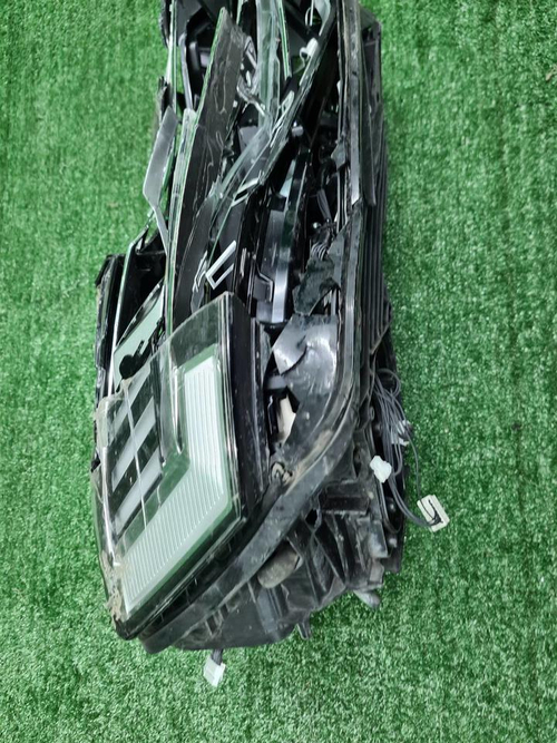 Битая Фара правая Audi A8 4 D5 (2017-2022) Laser