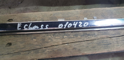 Молдинг решетки радиатора Mercedes E (W213) 16-20 Б/У Оригинал A2138880373