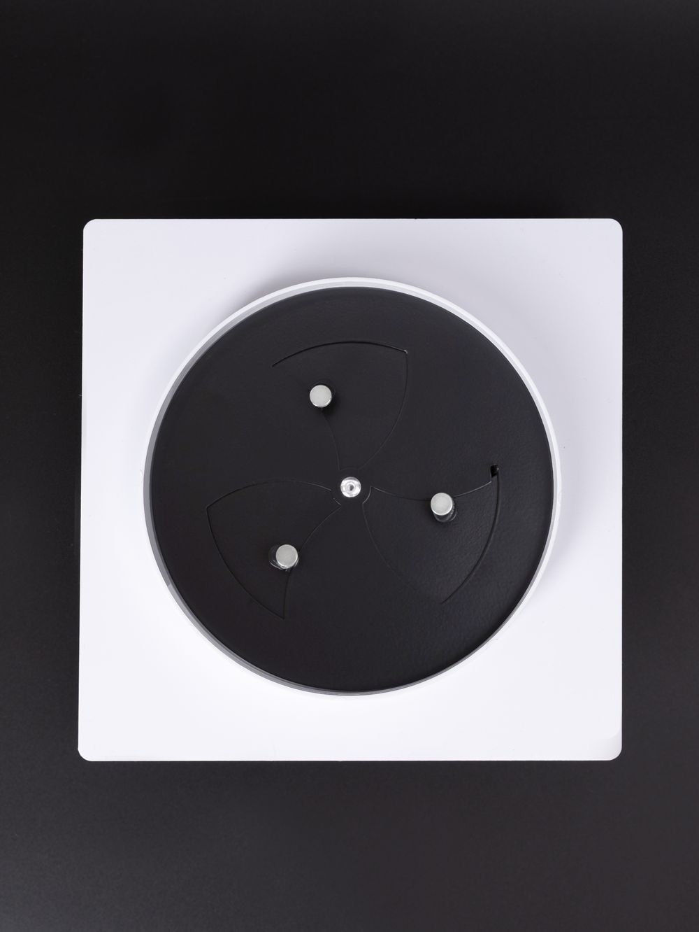 Вентиляционная решетка ДТНК 125х125 Черно-белый