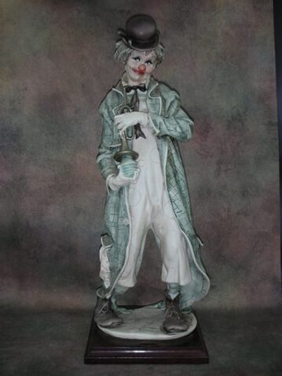 Статуэтка. Фарфор. Озорной клоун. Capodimonte. Италия