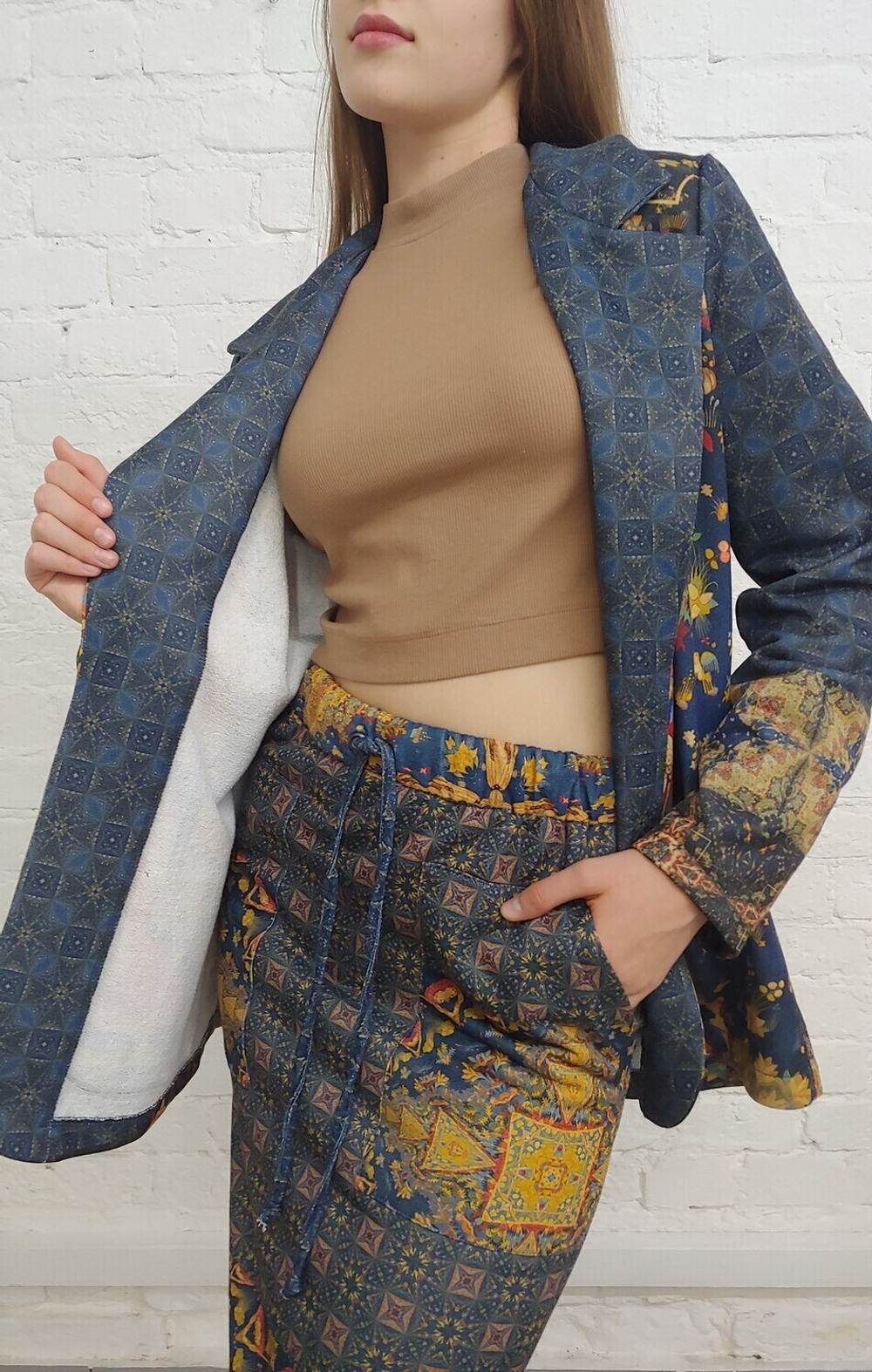 Комплект (жакет и юбка) "Кормление птиц", по мотивам средневековой шпалеры 15 века