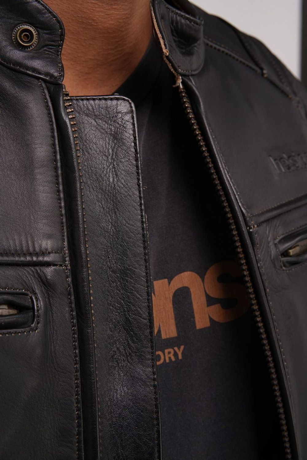 Trust / Черный