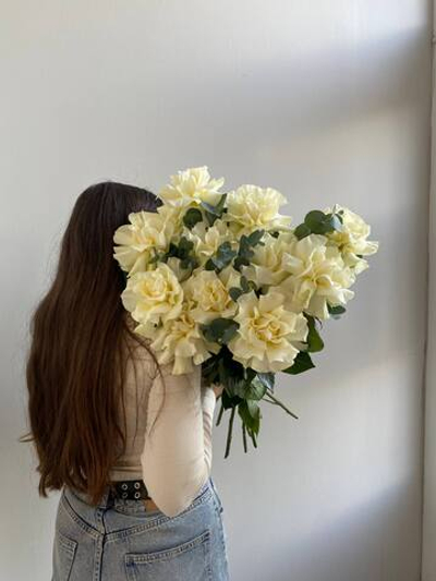 11 французских роз и эвкалипт