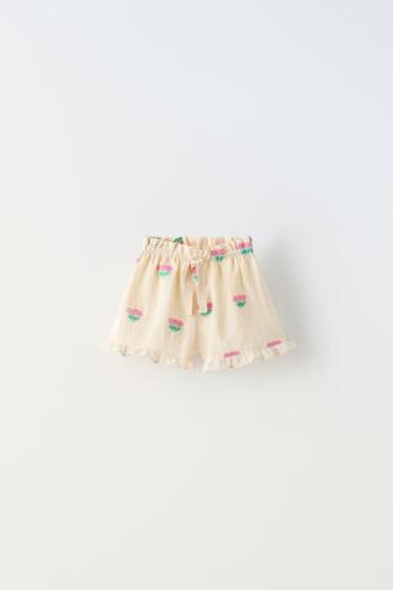 ZARA ШОРТЫ С ЦВЕТОЧНОЙ ВЫШИВКОЙ, ЭКРЮ
