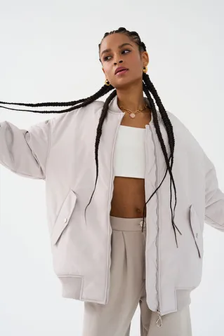 Куртка бомбер светло-серого цвета