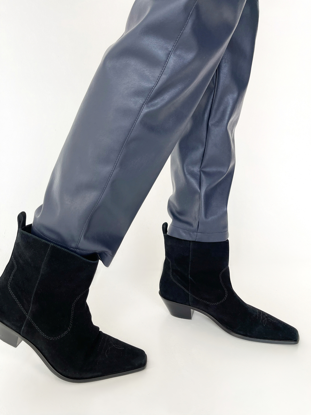 Брюки из эко-кожи синие 5