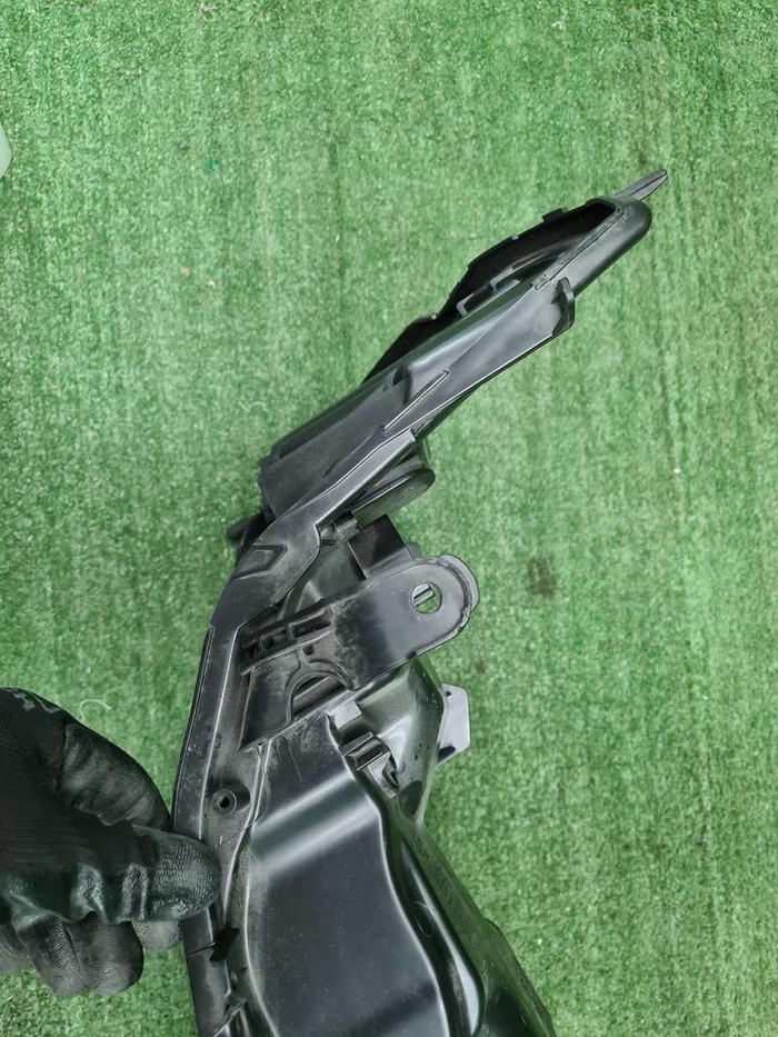 Корпус фары правый Toyota Land Cruiser 200 (15-21)