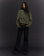 ТРЕНЧКОТ С ОБРЕЗАННЫМ НИЖНИМ КРАЕМ - BERSHKA