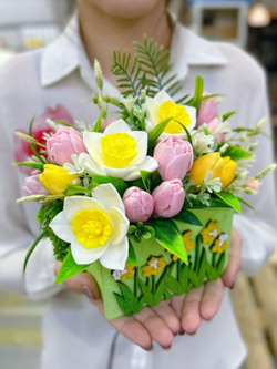 Букет из мыла "Море нарциссов, салатовый бокс"