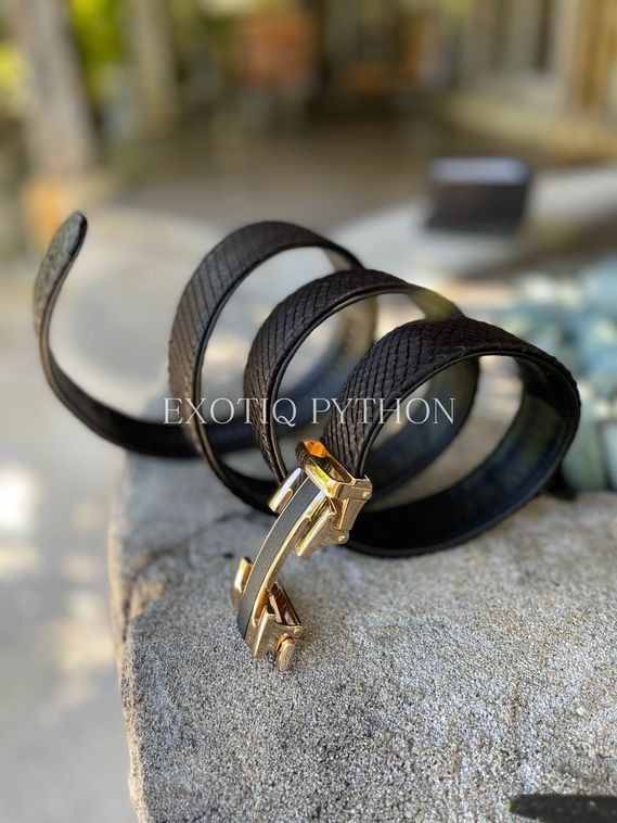 Ремень из кожи питона черного цвета AC-114