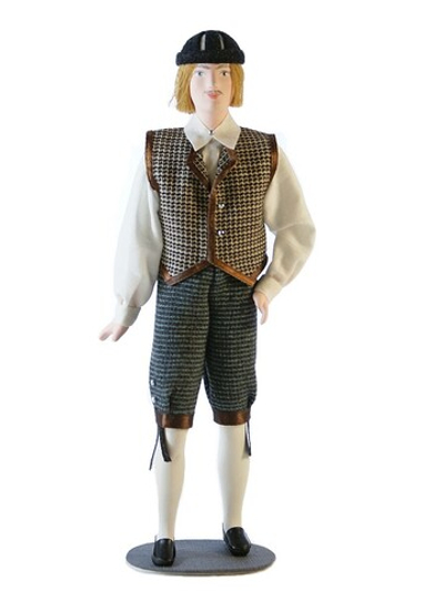 Кукла Эстонец в традиционном костюме