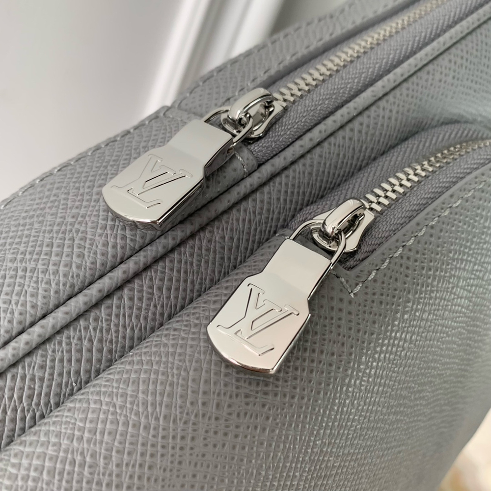 Louis Vuitton Avenue Slingbag NM