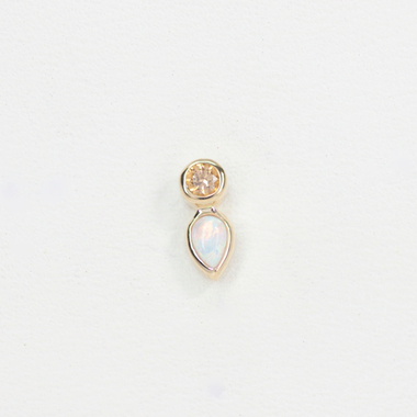 Medal teardrop with synthetic opal