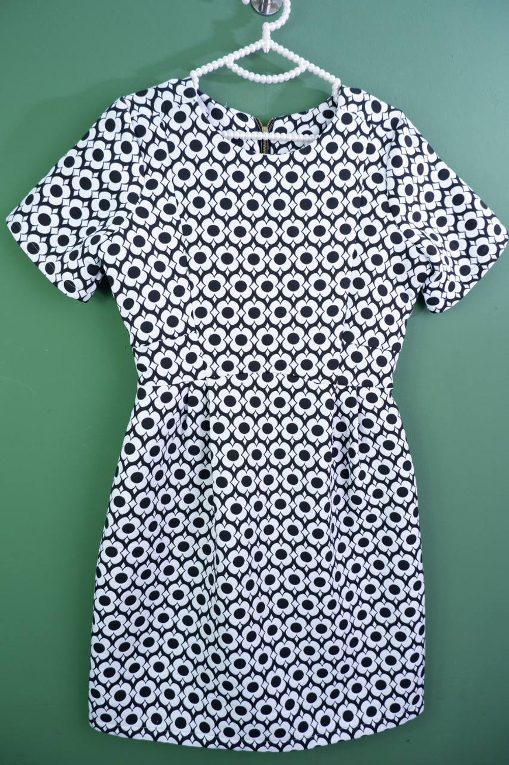 Платье COCOS простого, лаконичного кроя, контрастной расцветки 40 размер, новое