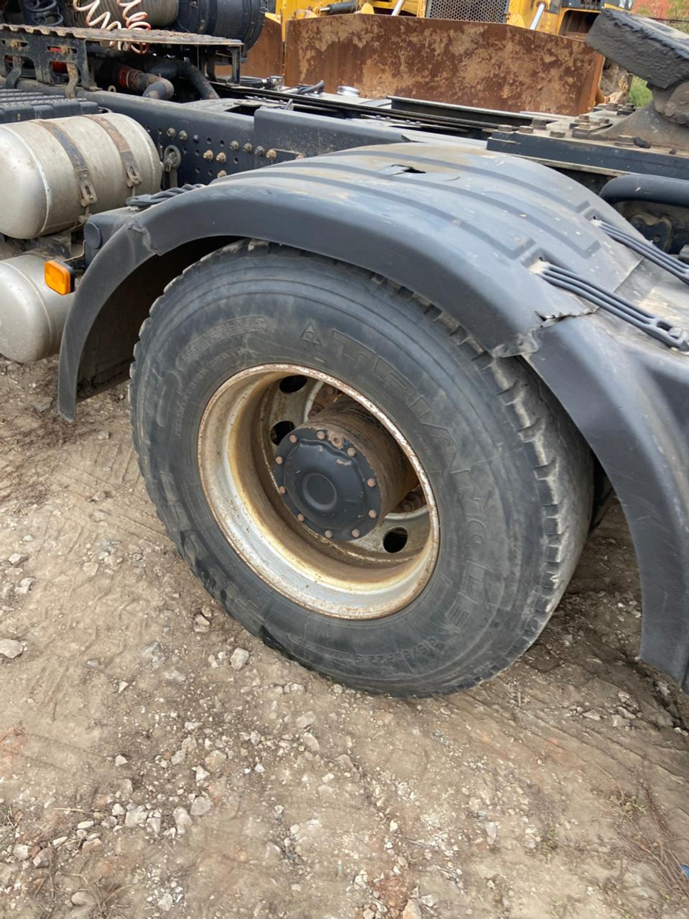Shacman (Shaanxi) SX* 6x4 Седельный тягач SX42584W324C (Дизельный, 10,8 л, 441 л.с., МТ)