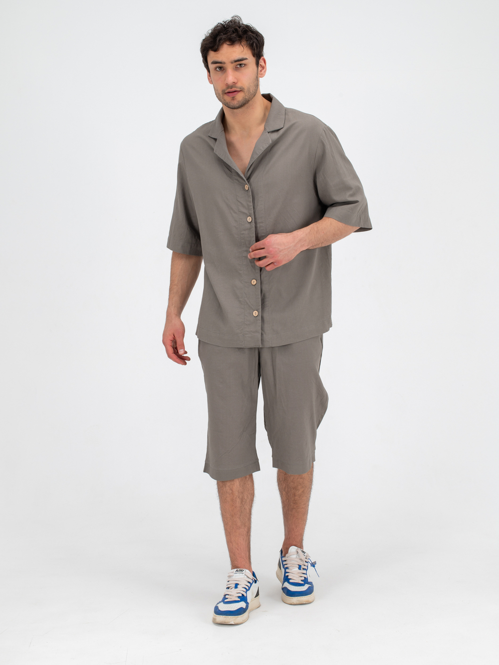 Костюм льняной с шортами. Хаки