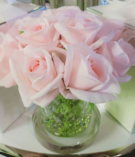 Букет розовых роз в прозрачной вазе "ёлочка", Cote Noire