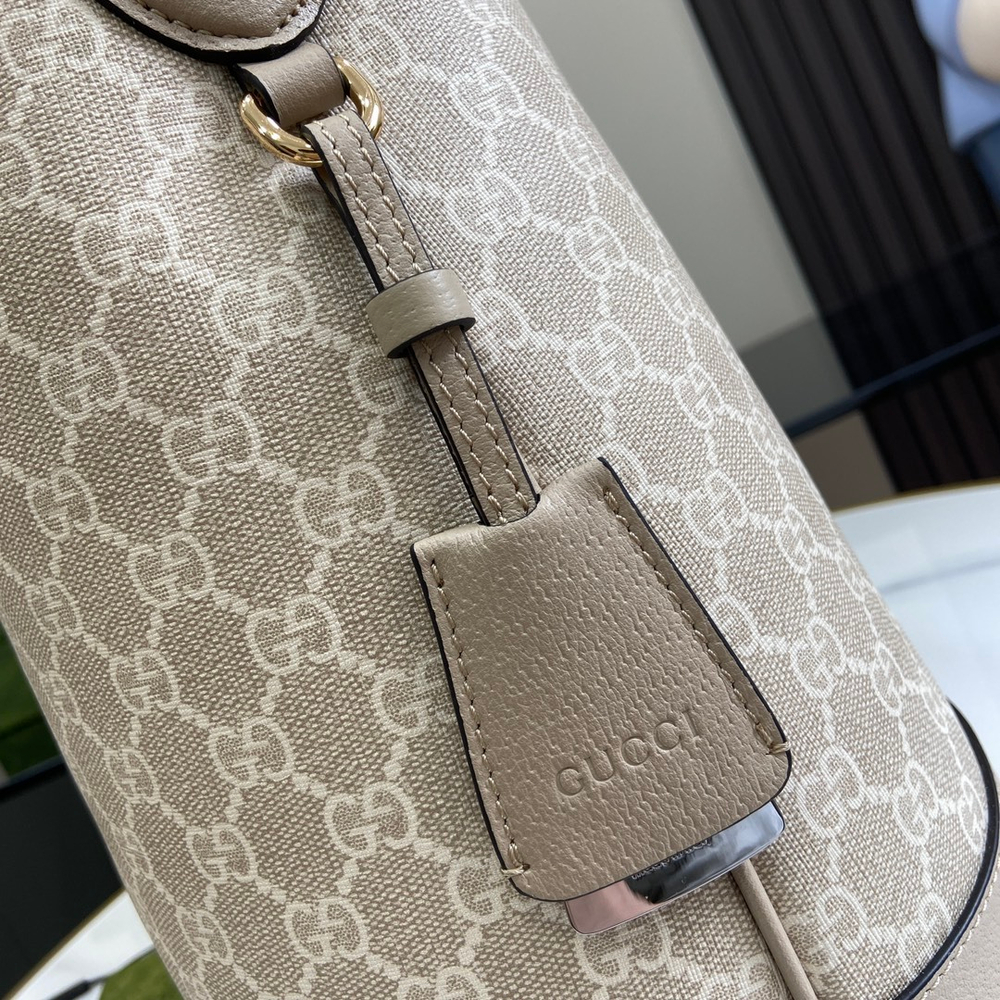 Gucci Ophidia GG Medium Shoulder Bag 34 cm