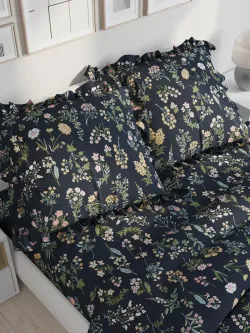 Декоративная наволочка с рюшами, оборками Сказка Сатин "Botany" 70х70 см, 1 шт, без молнии