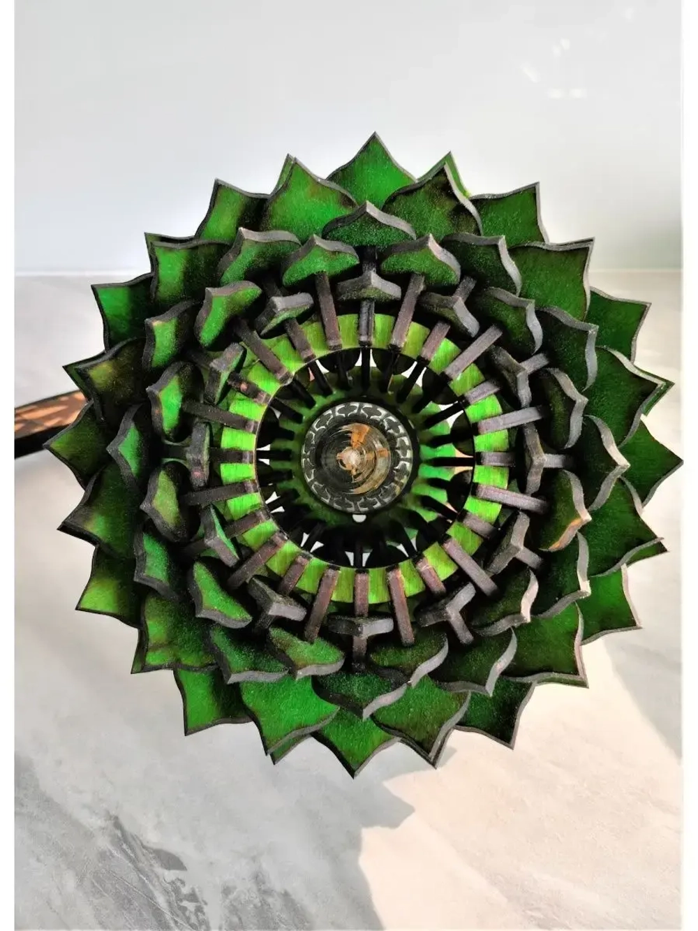 Настольный светильник из фанеры в стиле лофт "Шишка"