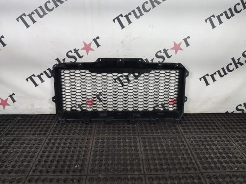 Решетка бампера нижняя 2023г