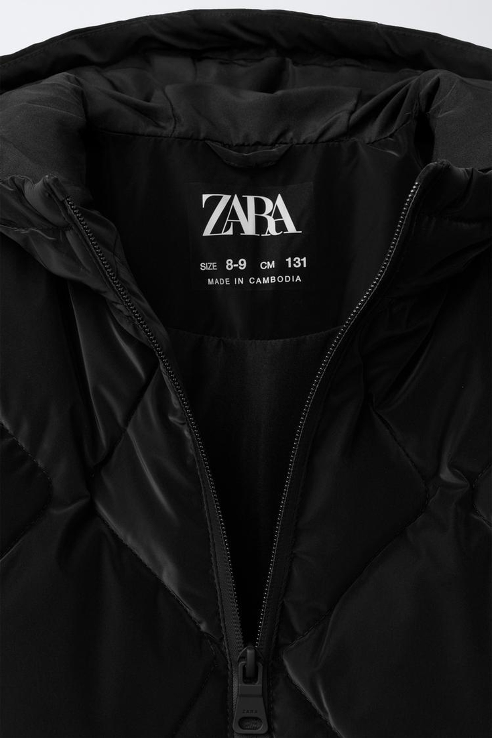 ZARA ЛЕГКОЕ СТЕГАНОЕ ПРОРЕЗИНЕННОЕ ПАЛЬТО, ЧЕРНЫЙ