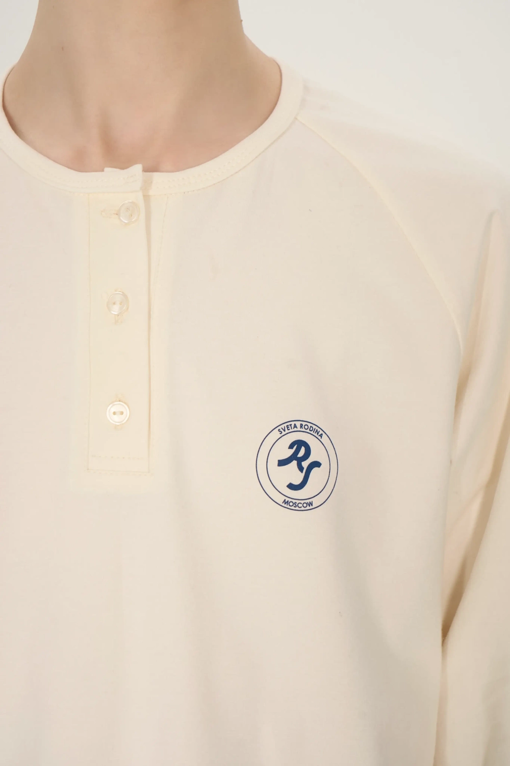 Лонгслив, молочный