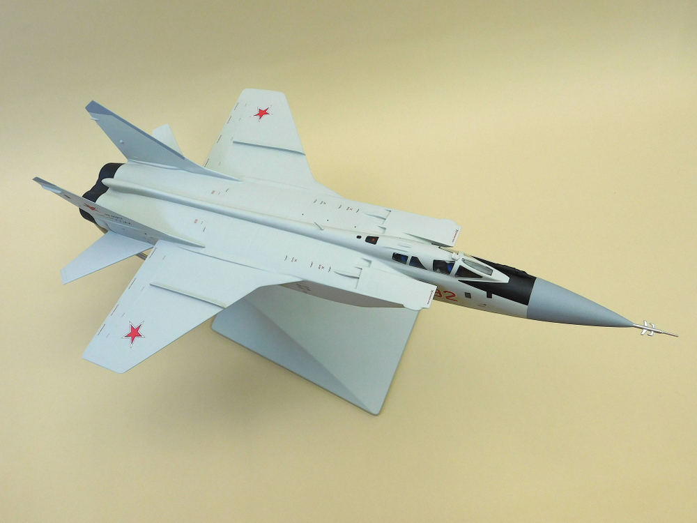 Модель самолета МиГ-31К (М1:48, ВКС России, Кинжал)