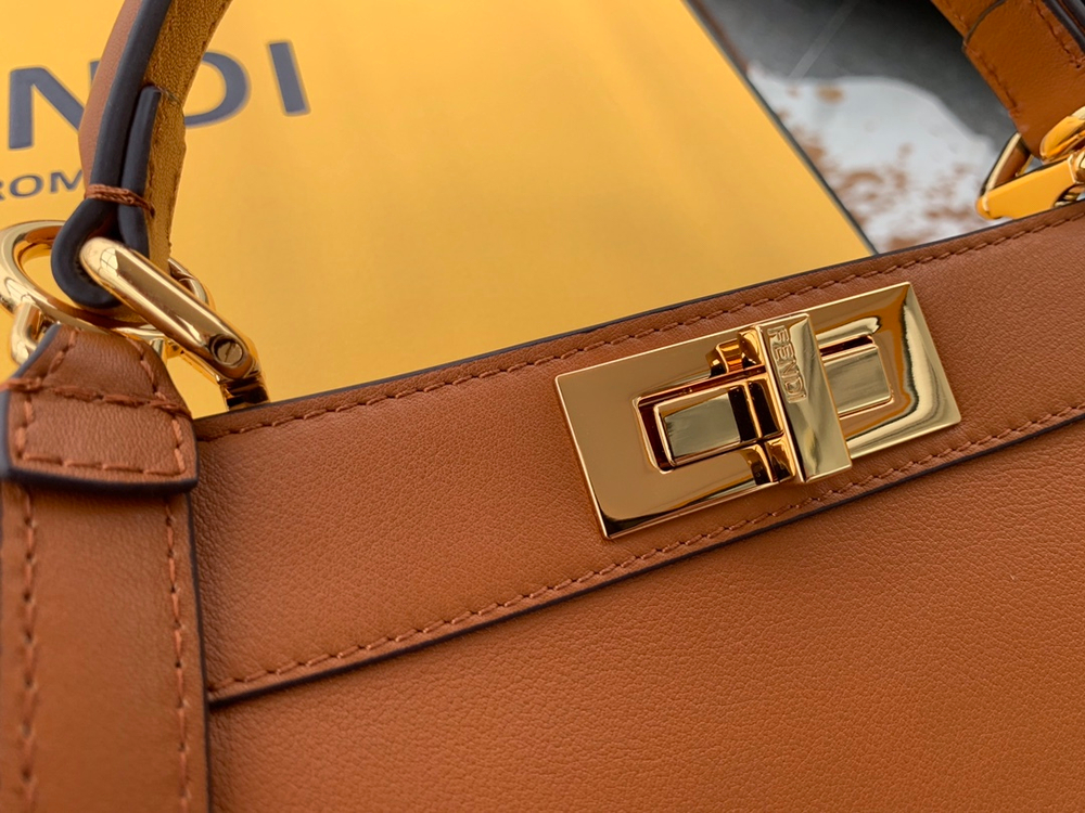 Fendi Peekaboo ISeeU Medium 33 cm
