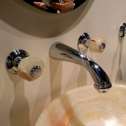 Смеситель для раковины Nicolazzi Onice настенный на 3 отверстия, ручки оникс, хром 2177 CR 09O