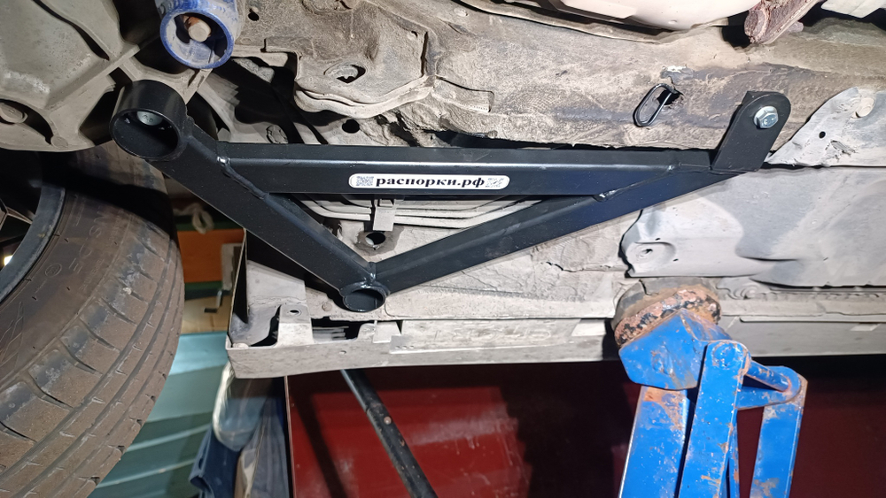 Распорки передние нижние боковые треугольники Infiniti G 4 (IV-ого поколения) (ПОД ЗАКАЗ)