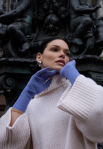 Перчатки голубые с бежевой окантовкой