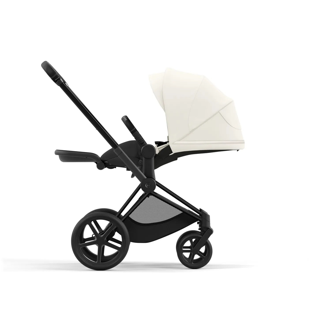 Коляска Cybex Priam IV 2 в 1 цвет Off White на шасси Matt Black