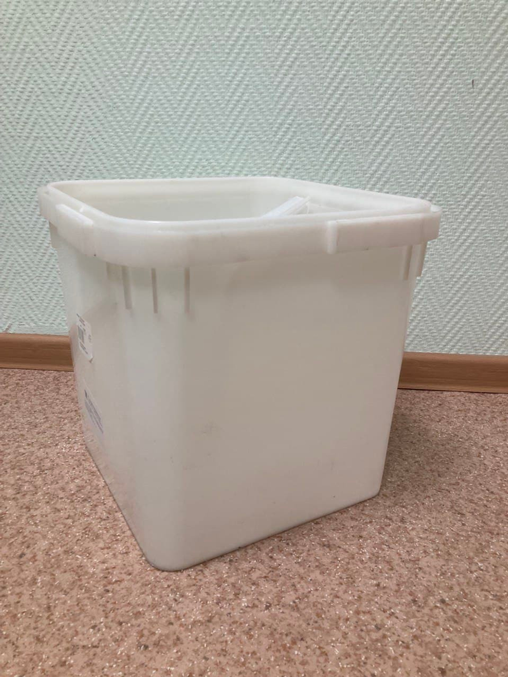 Куботейнер б/у с крышкой 12 - 23 л, квадратный, 340x340x320 мм