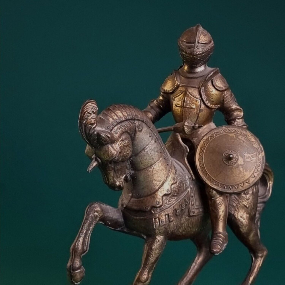 Скульптурная композиция «Конный Рыцарь»