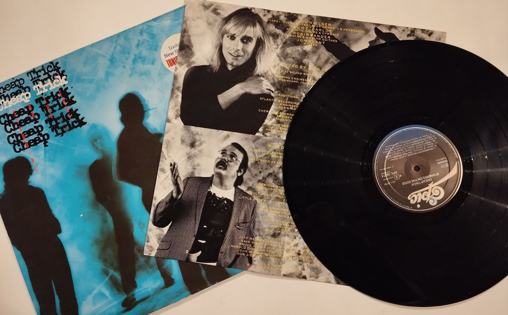 Винтажная виниловая пластинка LP Cheap Trick Standing On The Edge (Holland 1985)