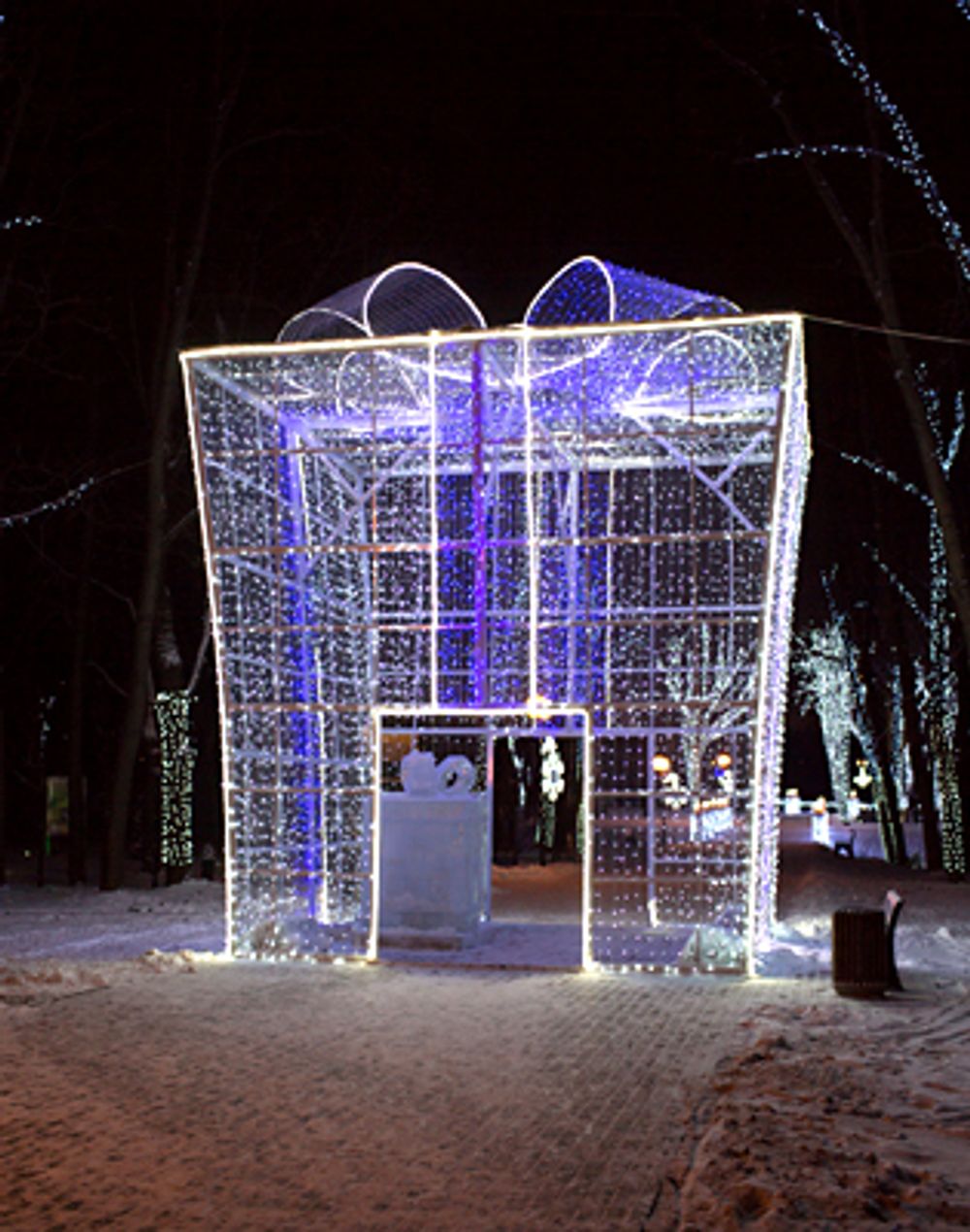 Светодиодная конструкция "Большой Подарок"