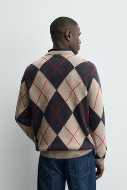 ZARA ЖАККАРДОВЫЙ СВИТЕР С УЗОРОМ «РОМБЫ», РЫЖЕВАТО-КОРИЧНЕВЫЙ