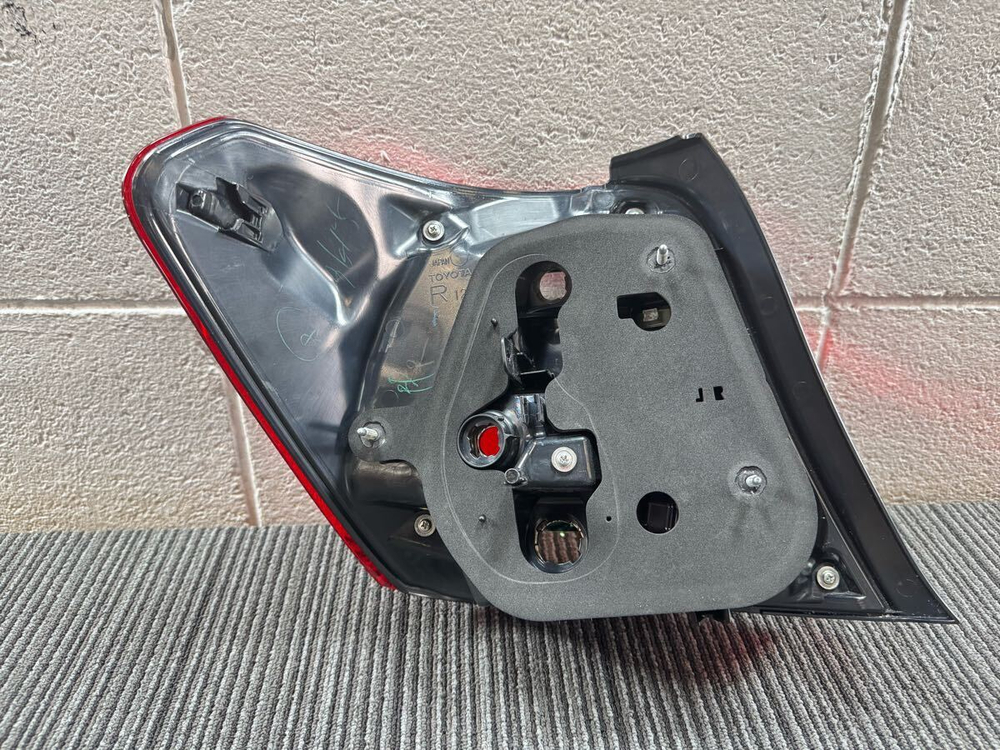 стоп правый Toyota Corolla Axio NZE161 165 12-598