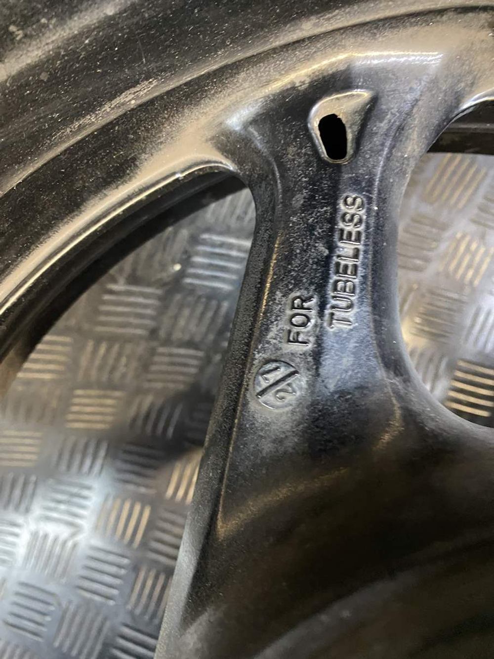 Колесо заднее Suzuki GSR400 (GK7DA)