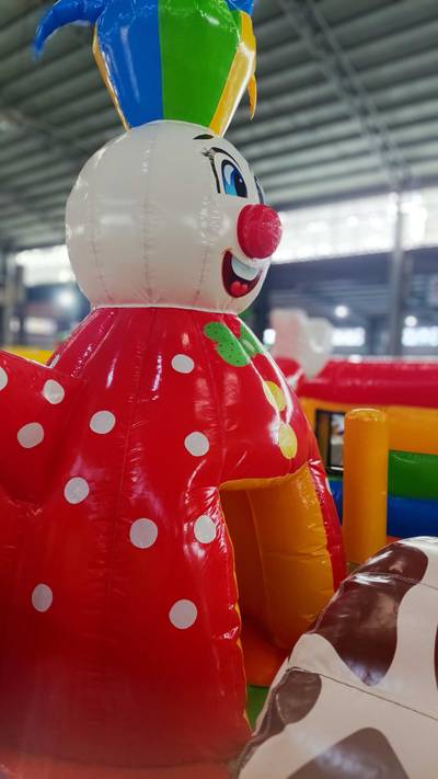 Коммерческий надувной батут «В гостях у павлина» 8*6*5 м