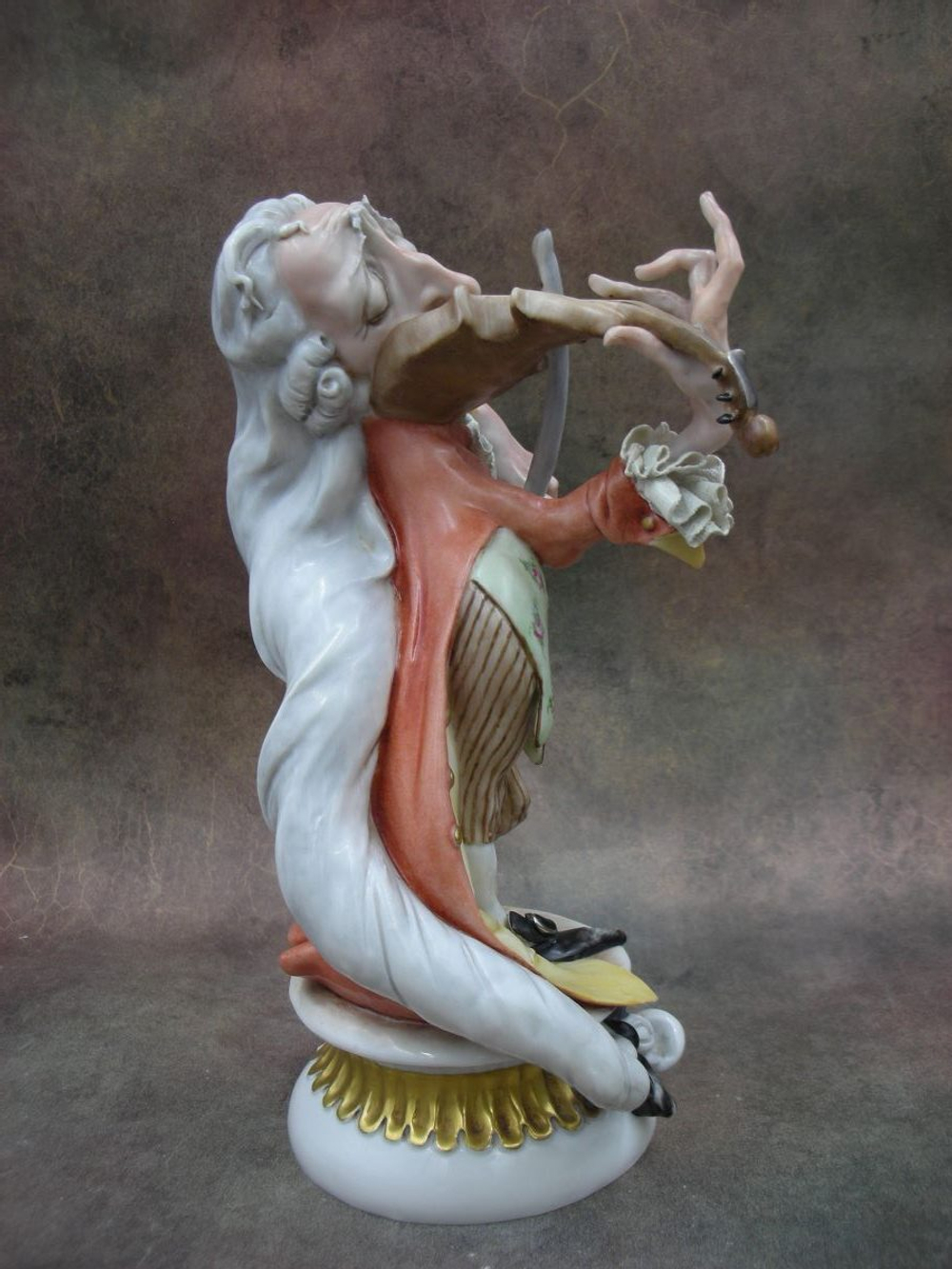 Статуэтка. Фарфор. Скрипач виртуоз. Capodimonte. Италия