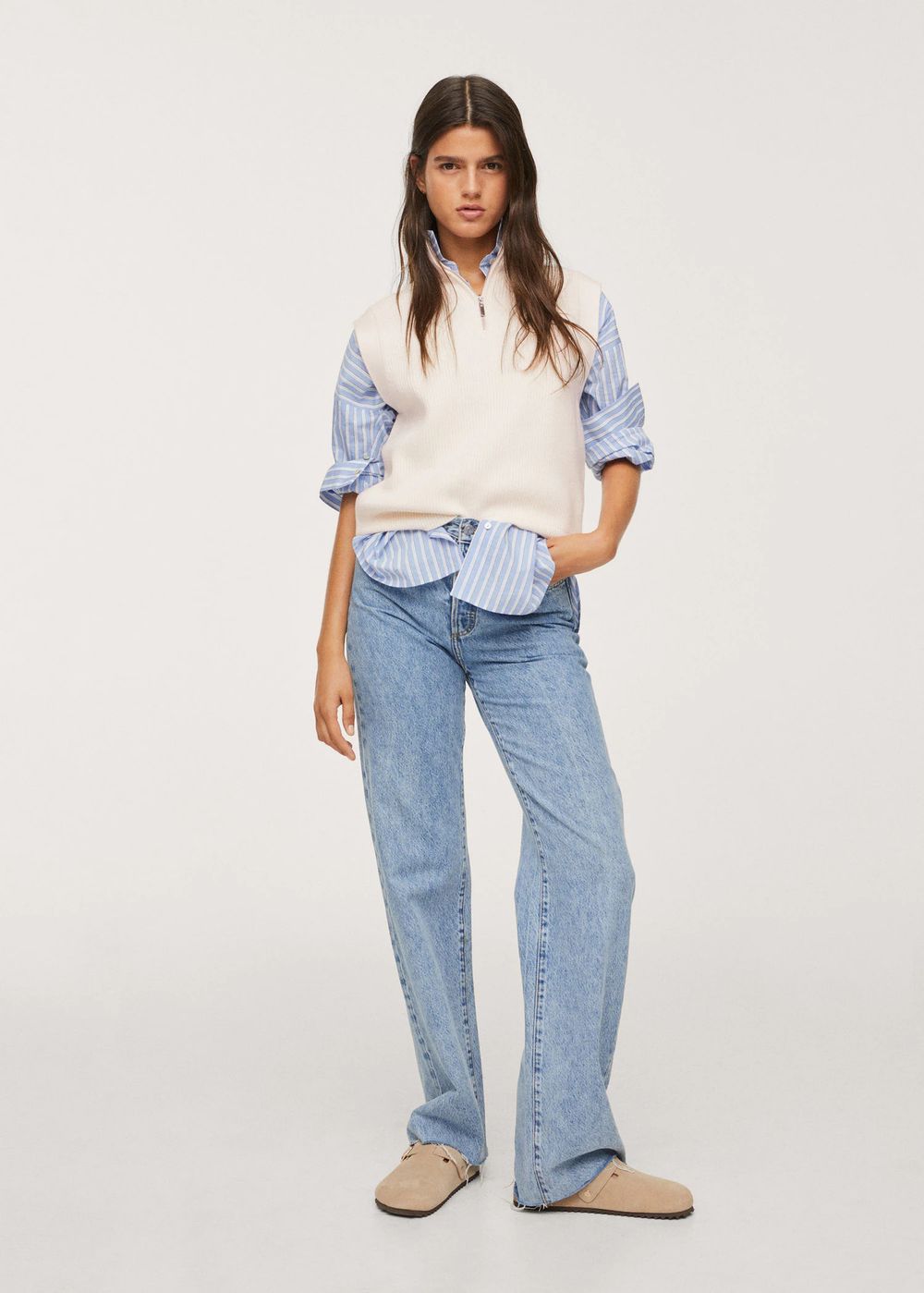 Жилет из трикотажа в рубчик