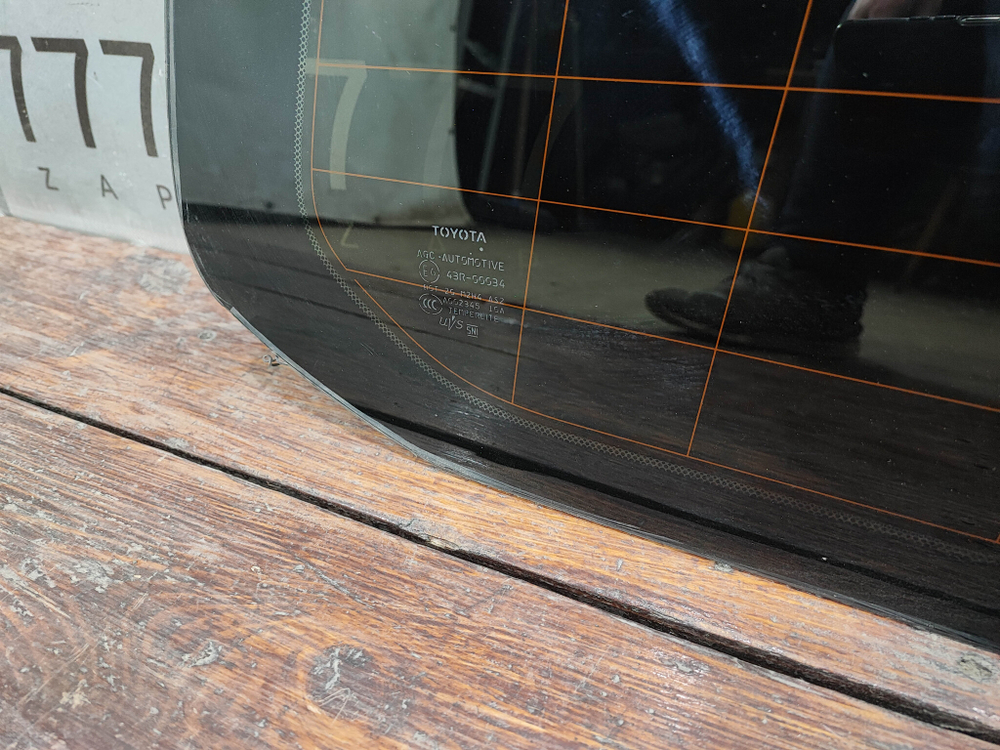 Стекло багажника правое Toyota Land Cruiser 200 07-21 Б/У Оригинал 6271060E50