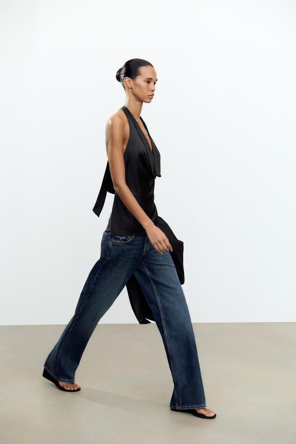 ZARA АТЛАСНЫЙ ТОП С ГОРЛОВИНОЙ ХАЛТЕР, ЧЕРНЫЙ