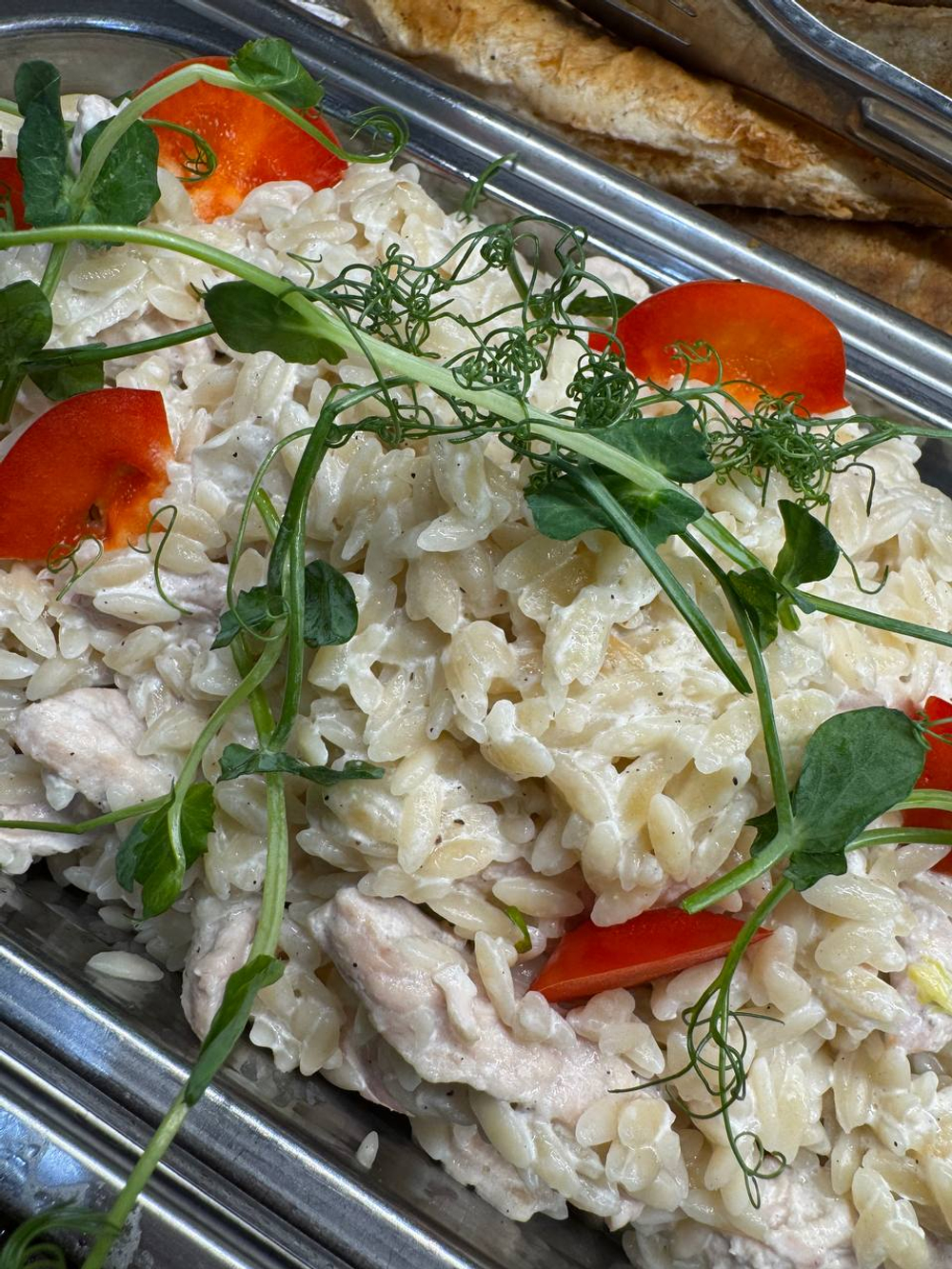 Паста Орзо с курицей в сливочном соусе 200г