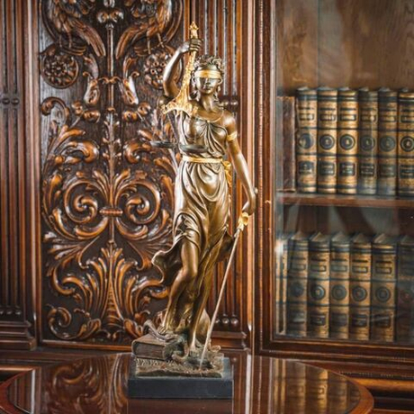 Винтаж: Кабинетная бронзовая скульптура «ФЕМИДА — БОГИНЯ ПРАВОСУДИЯ»